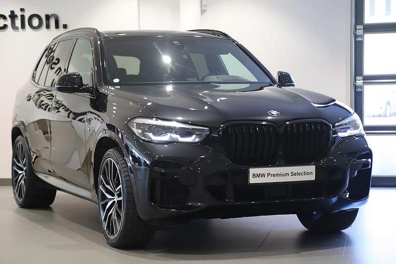 Svart Begagnad 2021 BMW X5 M Sport SUV | 749 000 kr (Dyr) - Bild 1/3