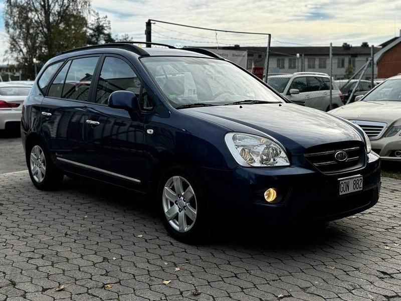 Blå Begagnad 2008 Kia Carens Minibuss | 49 900 kr (Marknadspris) - Bild 1/4