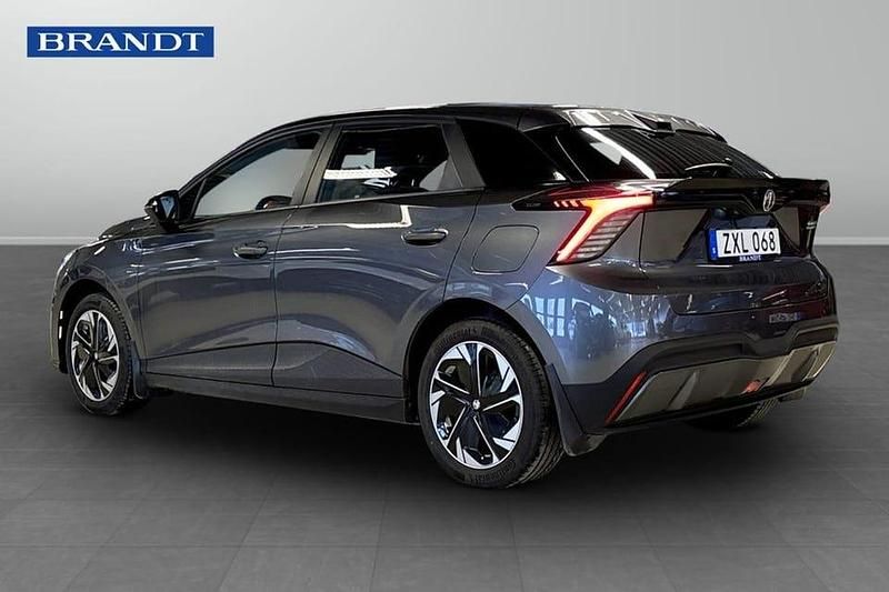 Begagnad MG MG4 EV 125 kW (171 HK) 2023 Grå Halvkombi
