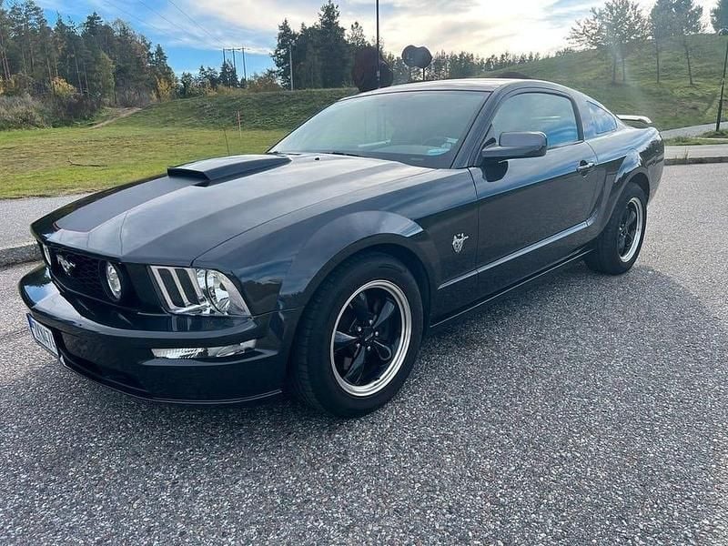 Mörkgrå Begagnad 2009 Ford Mustang GT Sportkupé | 179 000 kr (Bra pris) - Bild 1/4