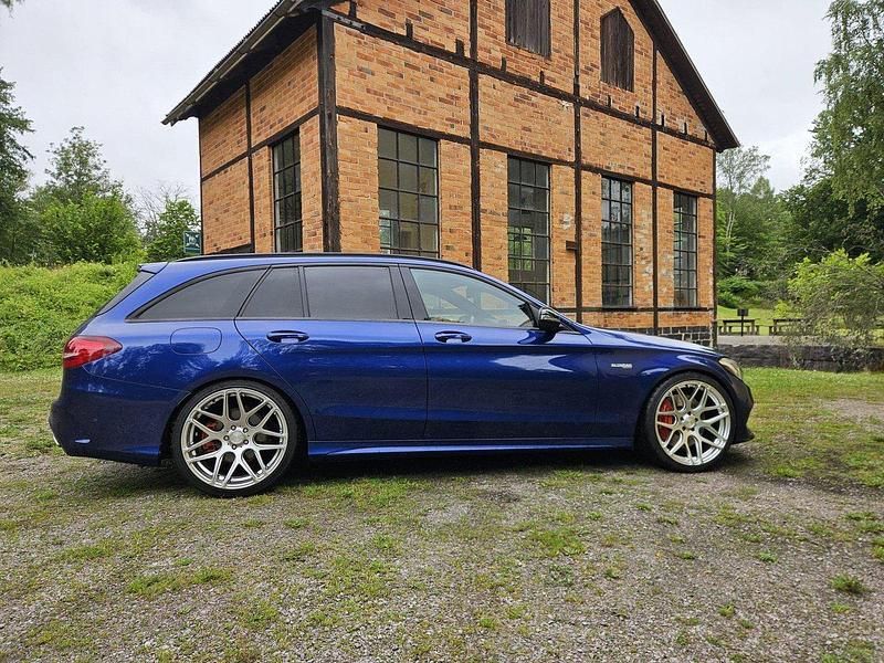 Blå Begagnad 2016 Mercedes C450 AMG AMG line Kombi | 319 000 kr (Marknadspris) - Bild 1/4