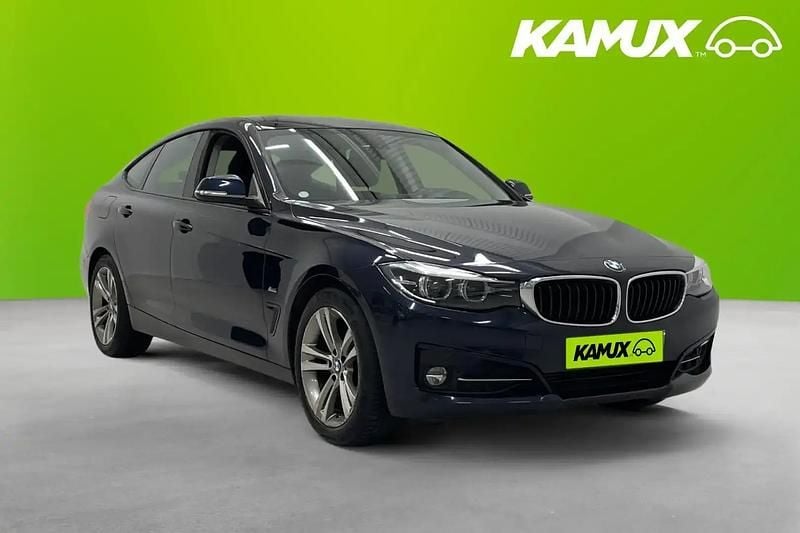 Blå Begagnad 2017 BMW 320 Halvkombi | 169 700 kr (Marknadspris) - Bild 1/4
