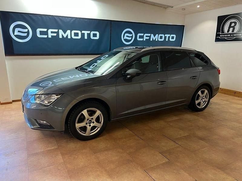 Begagnad Seat Leon ST 105 HK (77 kW) 2014 Grå Kombi