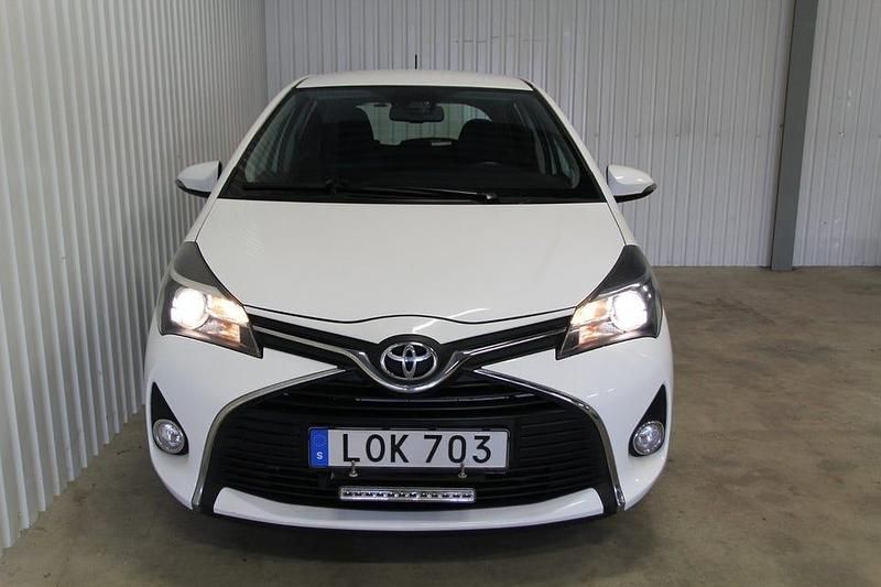 Begagnad Toyota Yaris 99 HK (72 kW) 2016 Vit Halvkombi