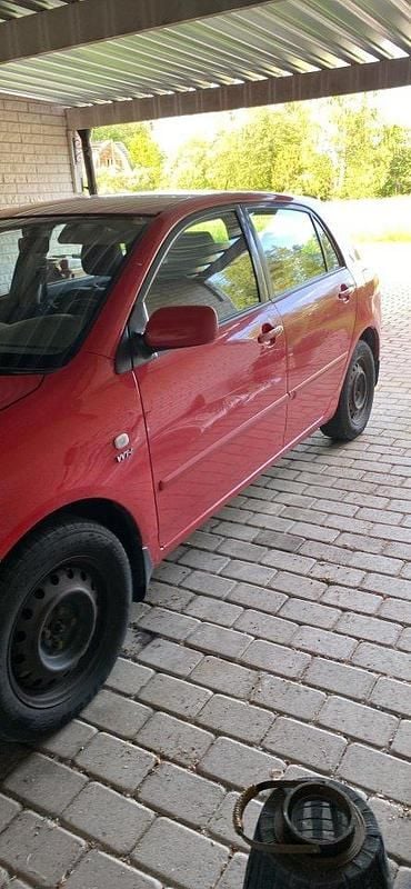 Röd Begagnad 2002 Toyota Corolla Halvkombi | 14 000 kr (Superpris) - Bild 1/4