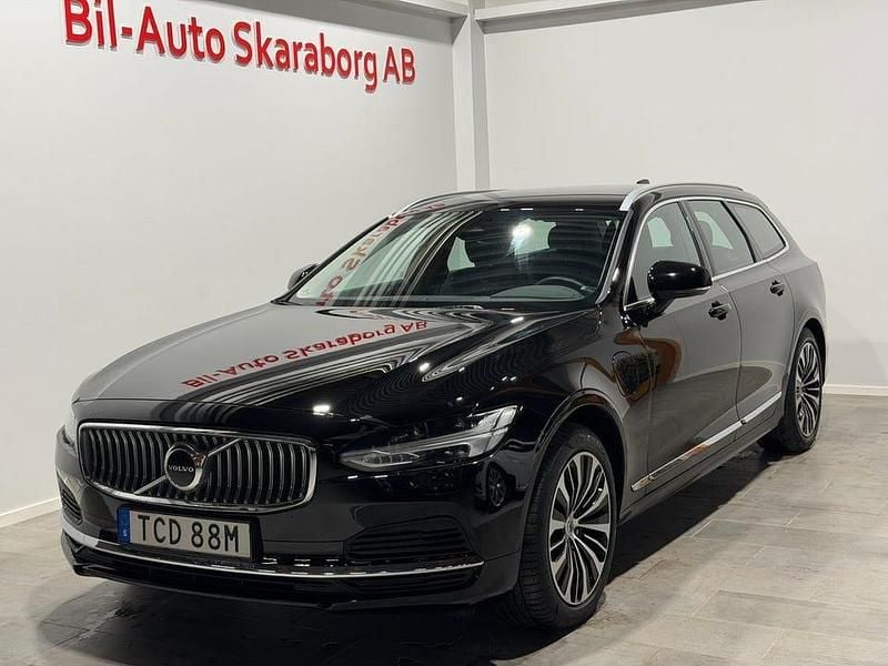 Begagnad Volvo V90 Core 350 HK (257 kW) 2023 Svart Kombi