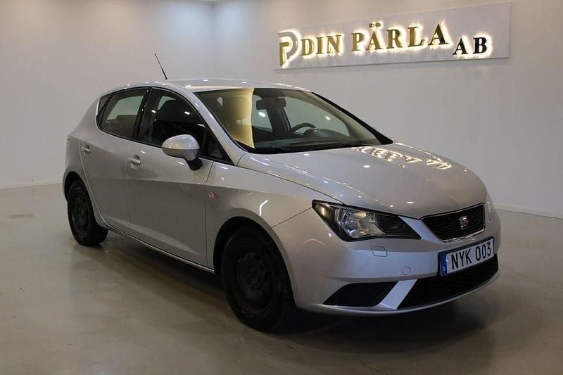 Silver Begagnad 2014 Seat Ibiza Halvkombi | 44 900 kr (Marknadspris) - Bild 1/4