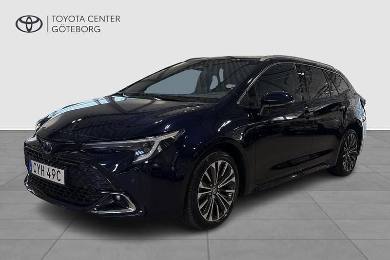 Mörkblå (blå) Begagnad 2023 Toyota Corolla Style Kombi | 275 000 kr (Bra pris) - Bild 1/3