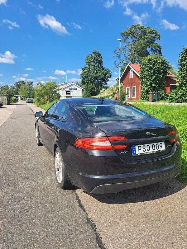 Svart Begagnad 2014 Jaguar XF Sedan | 129 000 kr (Marknadspris) - Bild 1/4