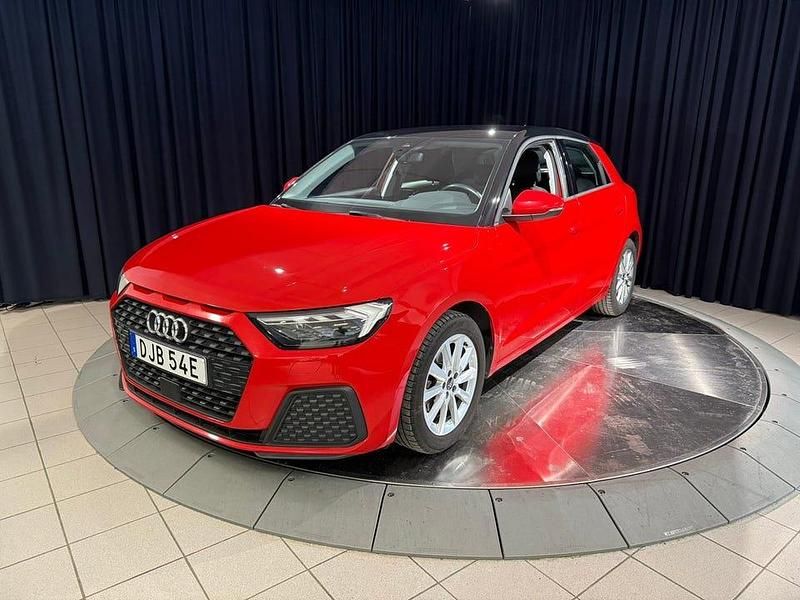 Röd Begagnad 2022 Audi A1 Sportback Proline Halvkombi | 214 900 kr (Marknadspris) - Bild 1/4