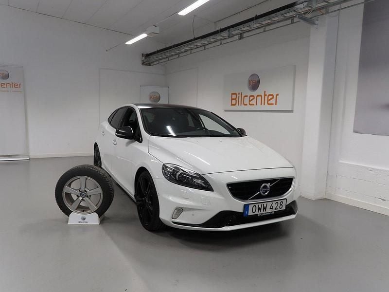 Vit Begagnad 2015 Volvo V40 R-Design Kombi | 239 900 kr (Lite dyr) - Bild 1/4
