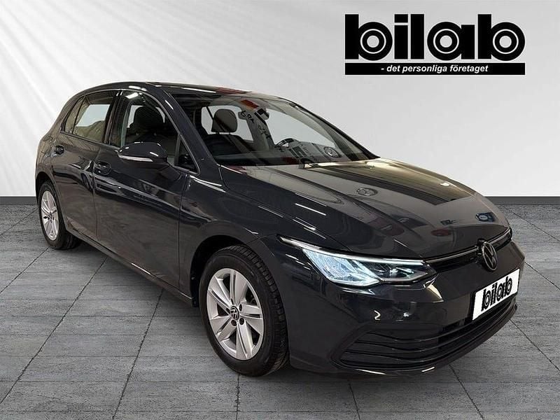 Begagnad VW Golf VIII 110 HK (80 kW) 2022 Grå Halvkombi