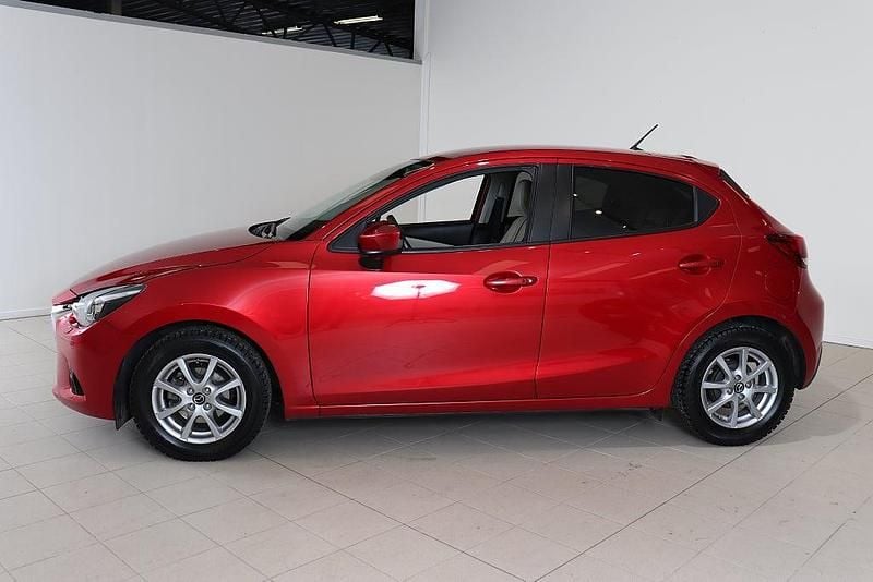 Begagnad Mazda 2 Optimum 116 HK (85 kW) 2016 Röd Halvkombi