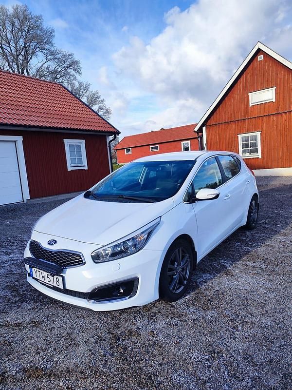 Begagnad 2018 Kia Ceed Halvkombi | 119 999 kr (Marknadspris) - Bild 1/4