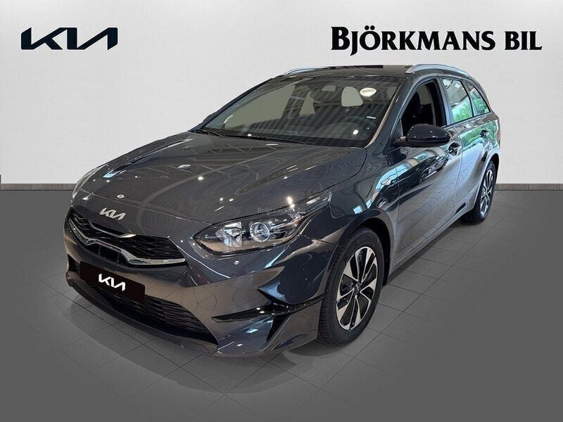 Grå Ny 2025 Kia Ceed Sportswagon Kombi | 299 900 kr (Bra pris) - Bild 1/4