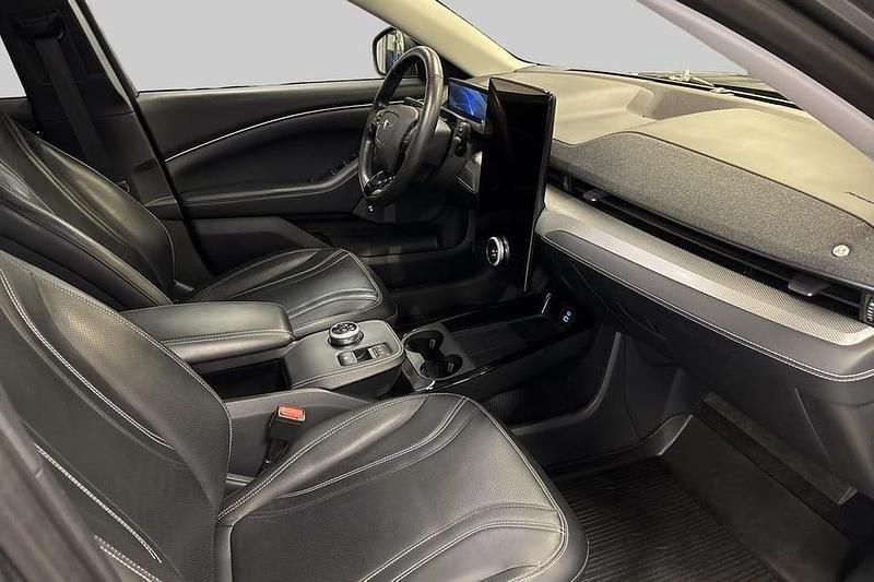 Begagnad Ford Mustang Mach-E 219 kW (298 HK) 2021 Grå SUV