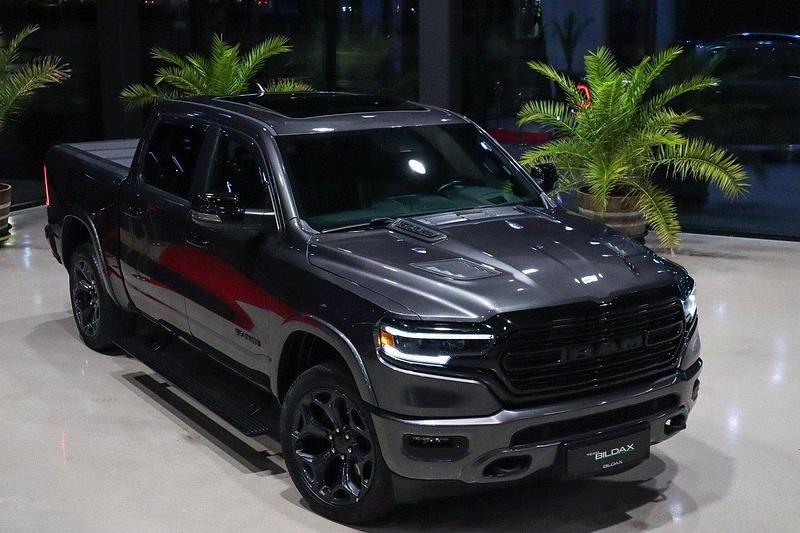 Mörkgrå (grey metallic ) Begagnad 2023 Dodge Ram SE Pickup | 978 000 kr - Bild 1/4