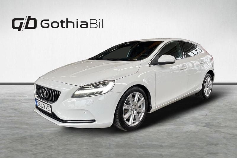 Vit Begagnad 2017 Volvo V40 Inscription Kombi | 159 900 kr (Marknadspris) - Bild 1/4