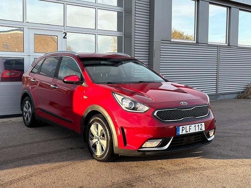 Röd Begagnad 2017 Kia Niro Advance SUV | 139 900 kr (Lite dyr) - Bild 1/4