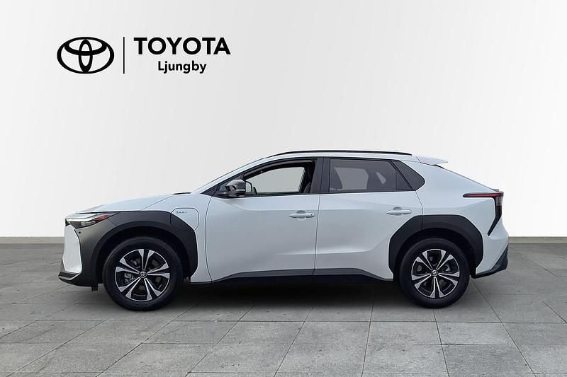Begagnad Toyota bZ4X Edition 164 kW (224 HK) 2024 Vit SUV