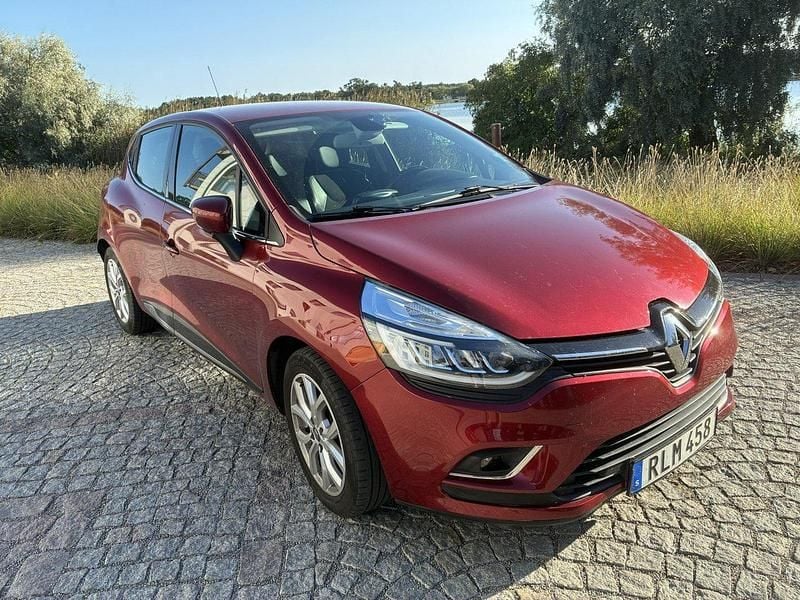 Begagnad 2017 Renault Clio IV Intens Halvkombi | 110 000 kr (Bra pris) - Bild 1/3