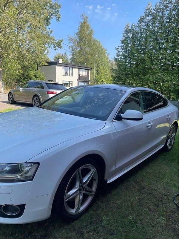 Vit Begagnad 2011 Audi A5 Sportback Comfort Halvkombi | 119 000 kr (Marknadspris) - Bild 1/4