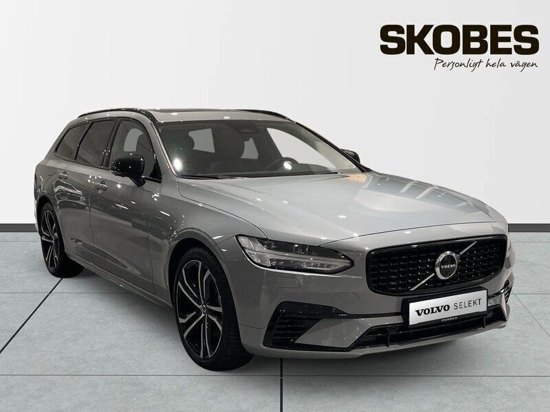 Grå Begagnad 2024 Volvo V90 Ultimate Kombi | 614 500 kr (Lite dyr) - Bild 1/3