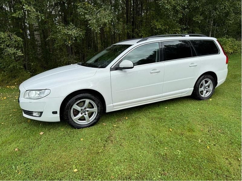 Vit Begagnad 2016 Volvo V70 Momentum Kombi | 150 000 kr (Lite dyr) - Bild 1/4