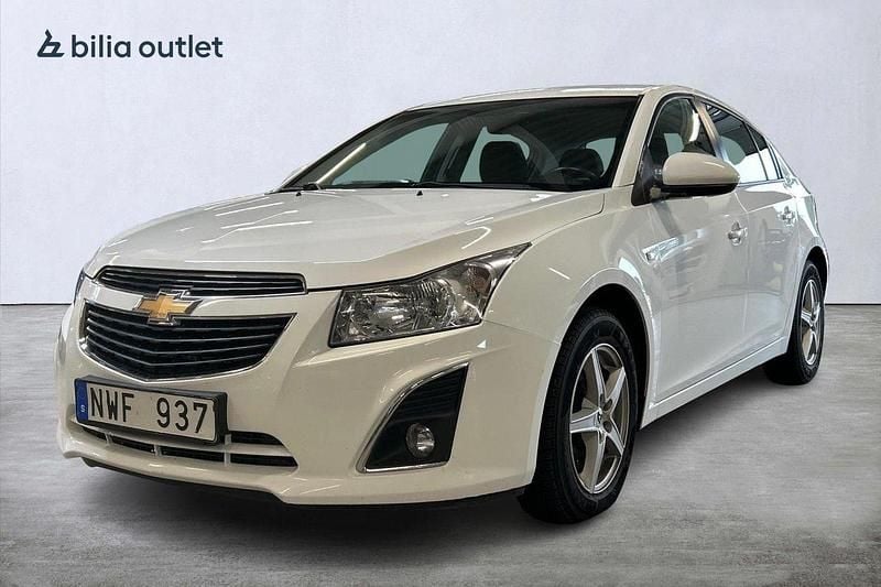 Vit Begagnad 2012 Chevrolet Cruze Halvkombi | 57 500 kr (Marknadspris) - Bild 1/4
