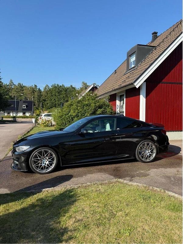Begagnad 2016 BMW M4 Competition Edition Sportkupé | 639 000 kr (Marknadspris) - Bild 1/4