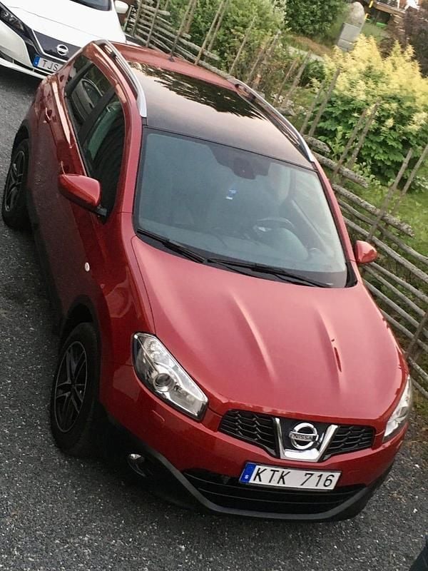 Begagnad Nissan Qashqai 150 HK (110 kW) 2010 Rödmetallic SUV