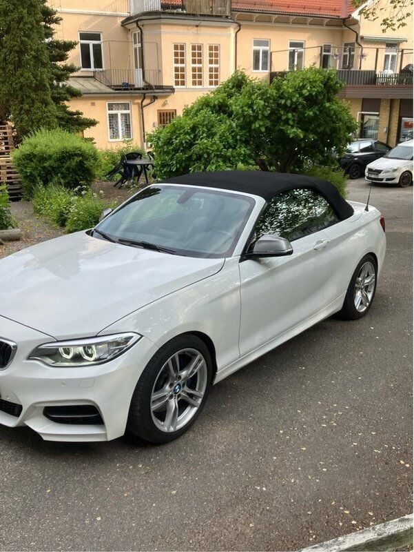 Vit Begagnad 2015 BMW M235 Cab | 285 000 kr (Lite dyr) - Bild 1/3