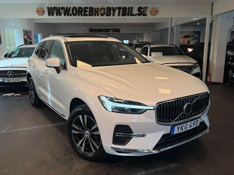Vit Begagnad 2022 Volvo XC60 Core SUV | 419 900 kr (Superpris) - Bild 1/4