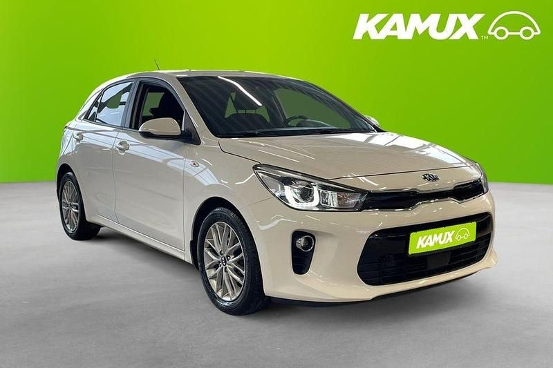 Vit Begagnad 2020 Kia Rio Halvkombi | 124 900 kr (Marknadspris) - Bild 1/4