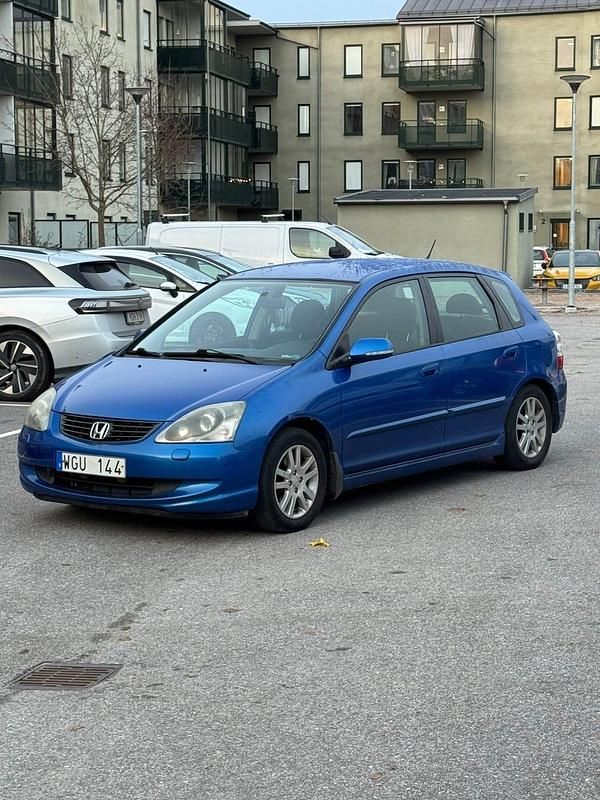 Begagnad 2005 Honda Civic Halvkombi | 27 500 kr (Marknadspris) - Bild 1/4
