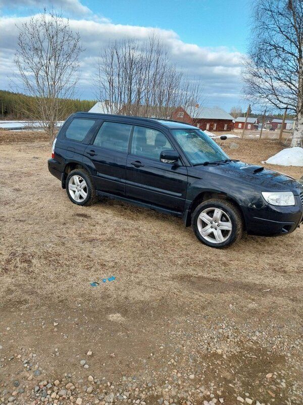 Svart Begagnad 2006 Subaru Forester SUV | 29 000 kr (Bra pris) - Bild 1/4