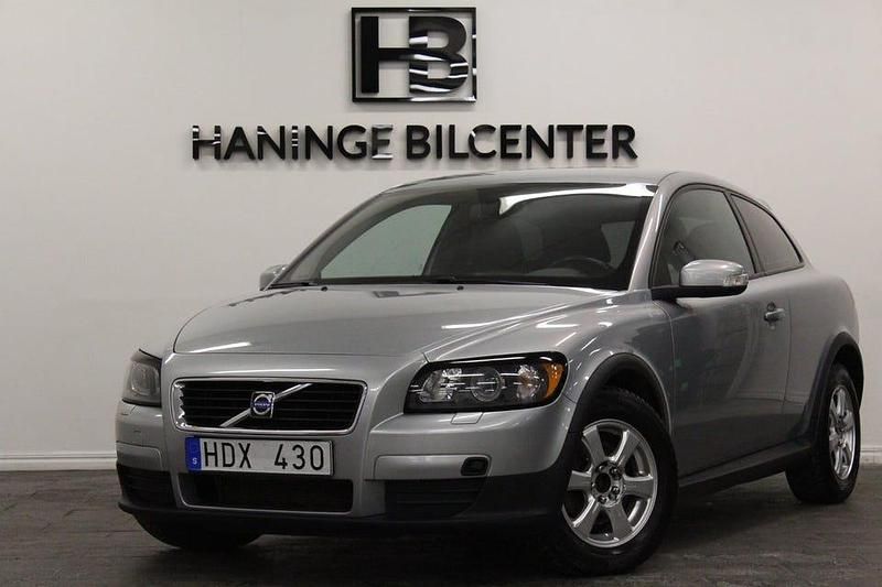 Silver Begagnad 2009 Volvo C30 Halvkombi | 64 900 kr (Marknadspris) - Bild 1/4