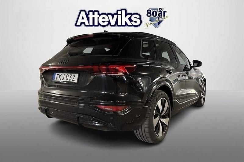 Begagnad Audi Q6 e-tron S-Line 289 kW (393 HK) 2024 Svart SUV