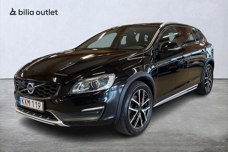 Svart Begagnad 2015 Volvo V60 CC Momentum Kombi | 164 900 kr (Marknadspris) - Bild 1/3