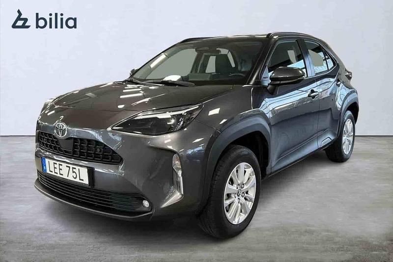 Grå Begagnad 2024 Toyota Yaris Cross SUV | 279 900 kr (Bra pris) - Bild 1/1
