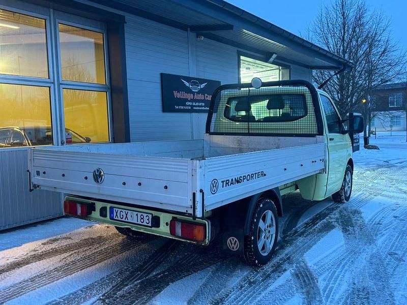 Begagnad VW T5 105 HK (77 kW) 2006 Gul Van