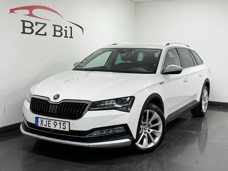 Vit Begagnad 2021 Skoda Superb Kombi | 324 900 kr (Lite dyr) - Bild 1/4