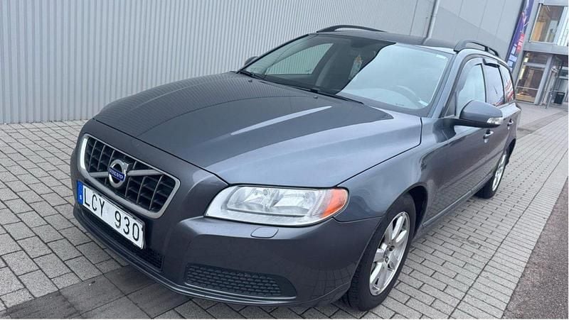 Grå Begagnad 2011 Volvo V70 Drive Kinetic Kombi | 43 000 kr (Superpris) - Bild 1/4