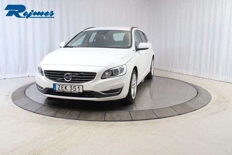 Vit Begagnad 2018 Volvo V60 Momentum Kombi | 194 800 kr (Bra pris) - Bild 1/1