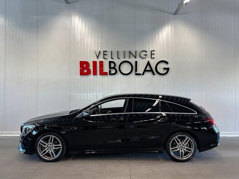 Svart Begagnad 2017 Mercedes CLA200 Shooting Brake AMG Kombi | 259 500 kr (Lite dyr) - Bild 1/4