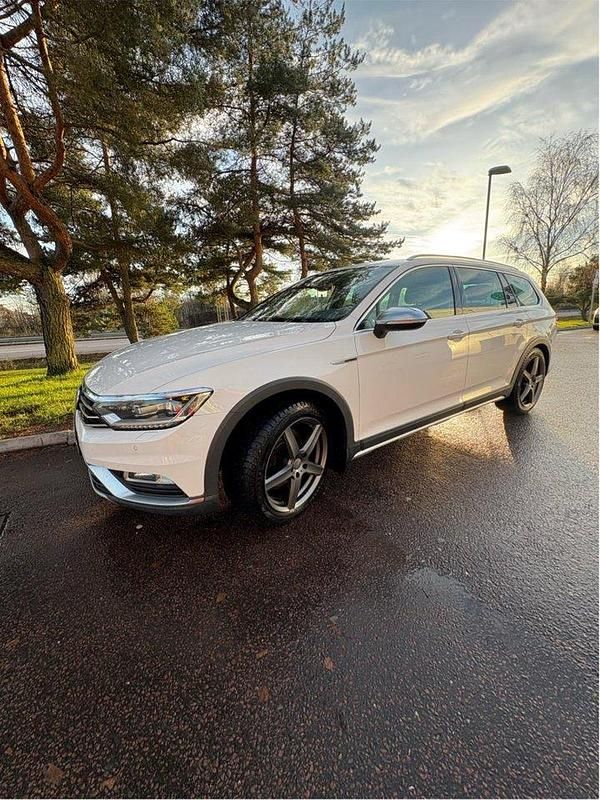 Vit Begagnad 2016 VW Passat Alltrack Kombi | 150 000 kr (Bra pris) - Bild 1/4