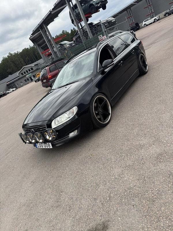 Svart Begagnad 2016 Volvo V70 Momentum Kombi | 95 000 kr (Marknadspris) - Bild 1/4