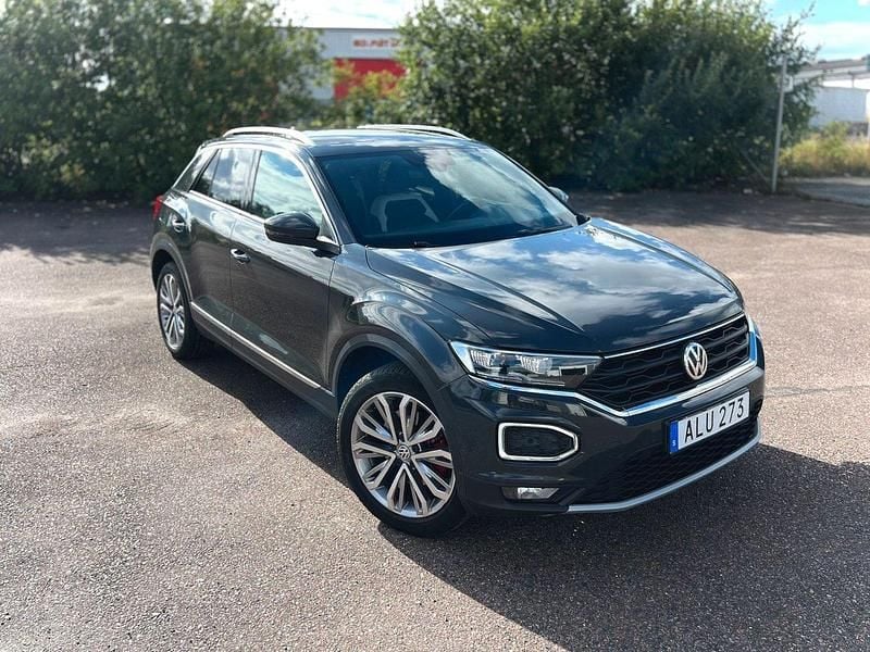 Grå Begagnad 2018 VW T-Roc R-line SUV | 219 000 kr (Bra pris) - Bild 1/4