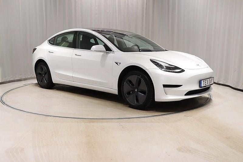Begagnad Tesla Model 3 Standard Range Plus 239 kW (325 HK) 2020 Vit Sedan