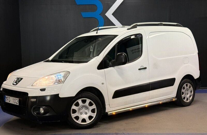 Vit Begagnad 2011 Peugeot Partner Minibuss | 49 900 kr (Marknadspris) - Bild 1/4